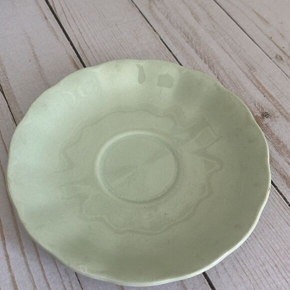 1950s Grindley Almond (Green) Petalware teacup and saucer. - Picture 5 of 6